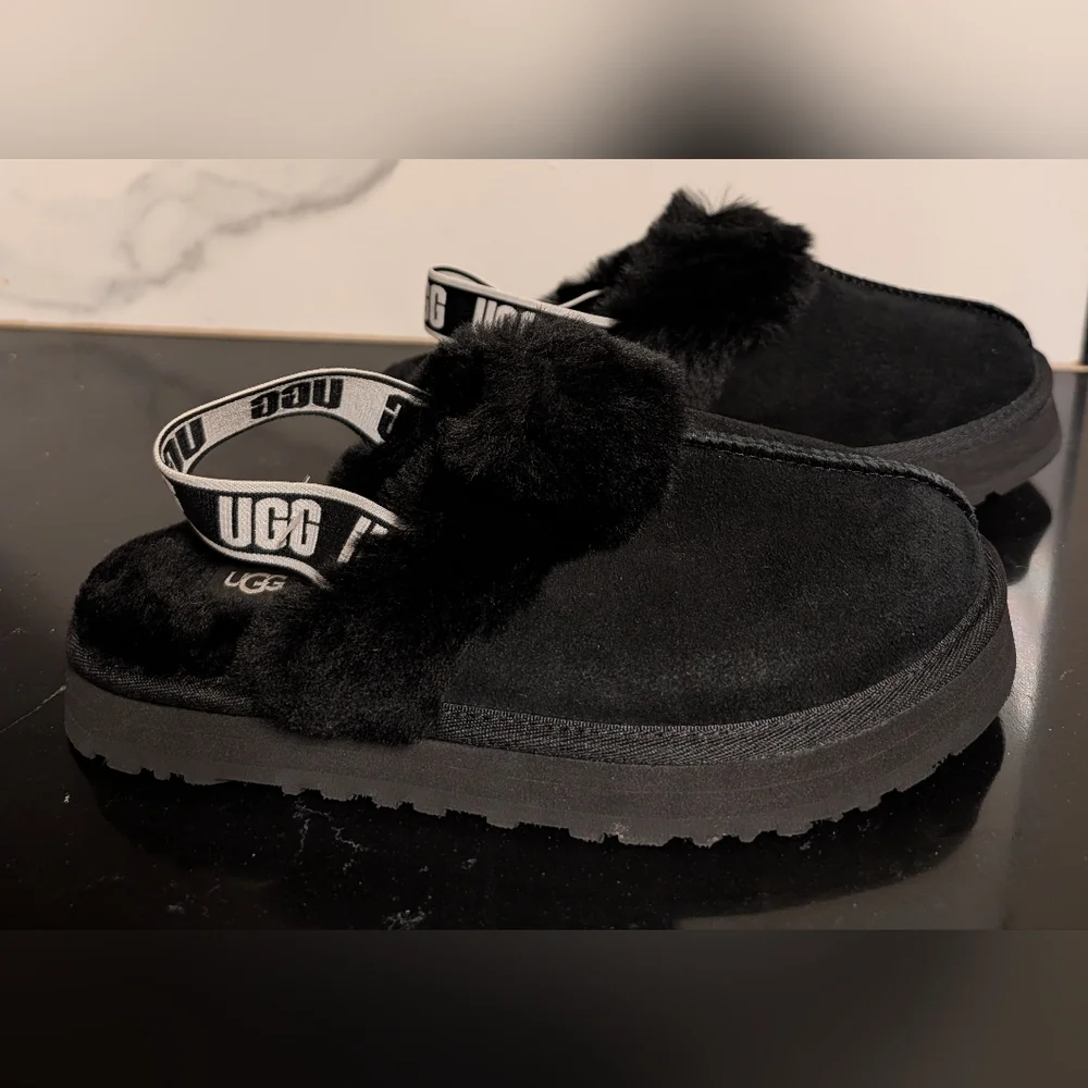 UGG Funkette Black Fluffy Shearling Slippers Big Kids Size 5 NWOT MSRP $120